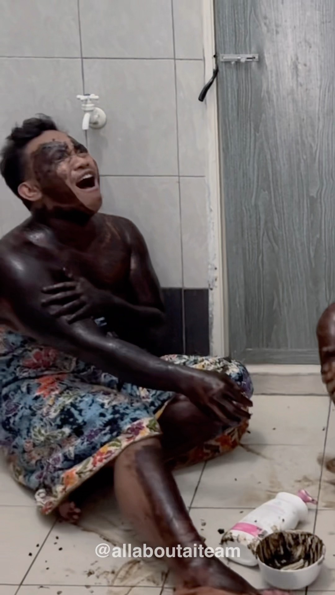 Ada Perempuan Mai Intip Boyyra Laming Yang Asyik Duk Scrub!! ? #aiboyyra #laming #aiteam
